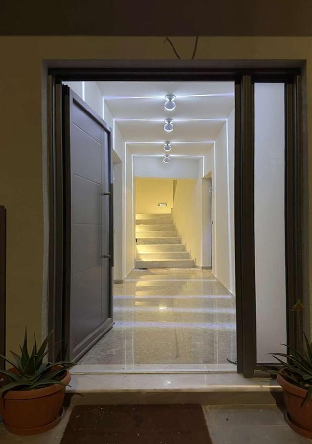 30 Senses Luxury Apartment Insight 이알리소스 외부 사진