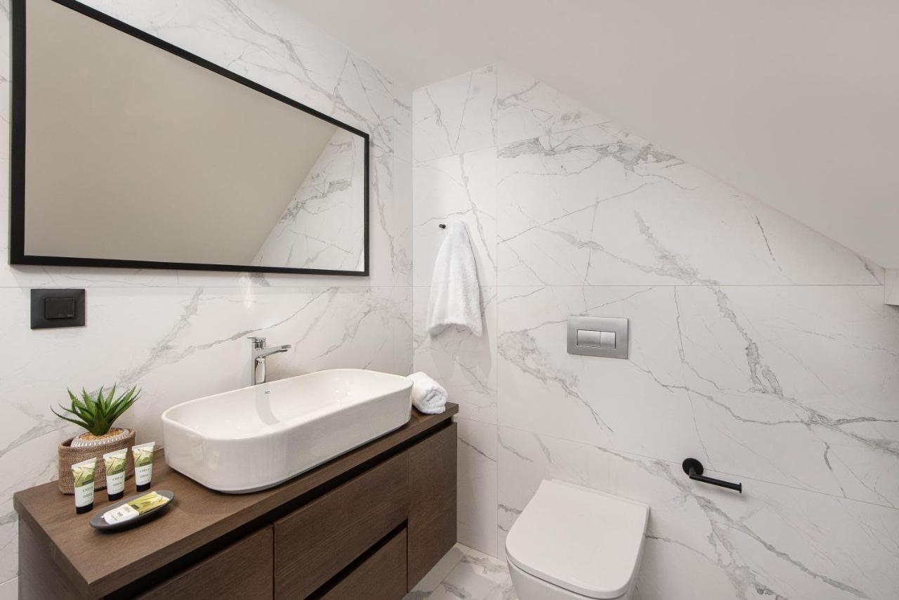 30 Senses Luxury Apartment Insight 이알리소스 외부 사진