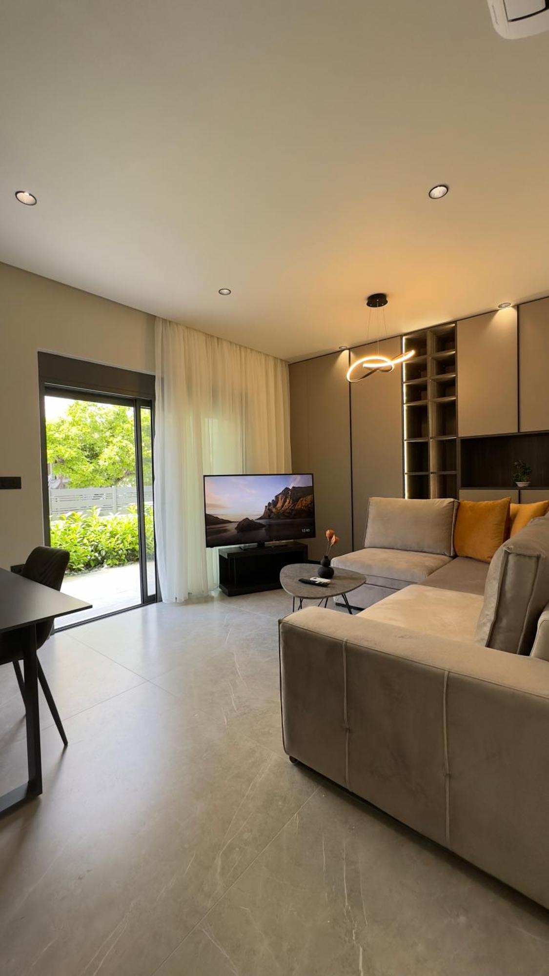 30 Senses Luxury Apartment Insight 이알리소스 외부 사진